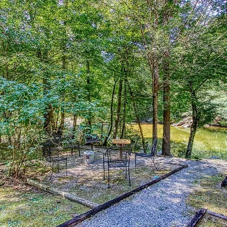 Valhalla - Private Rustic Getaway Cabin
